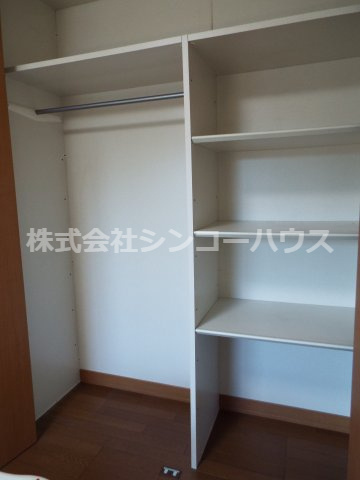 各居室に収納スペースがあります。