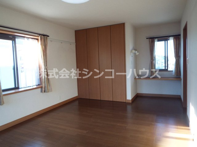 2階南西側の角部屋。ゆとりの広さはご家族皆様の寝室にも！
