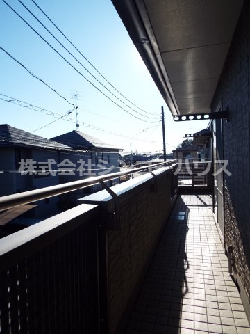 南東向きの広々バルコニー。