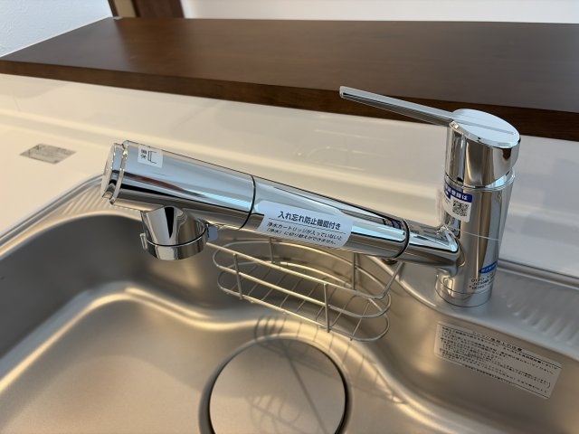 【新品】綺麗な水で健康的に！カートリッジ式浄水器付きです！