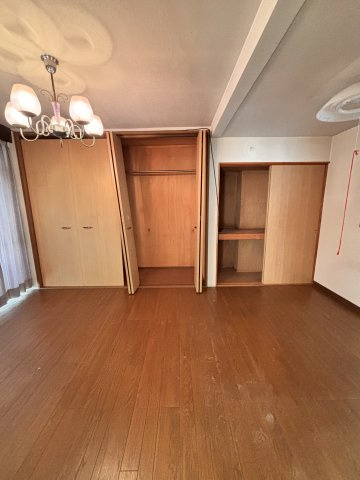 明るい洋室です