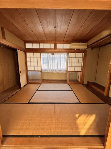 落ち着いた雰囲気の和室付きです