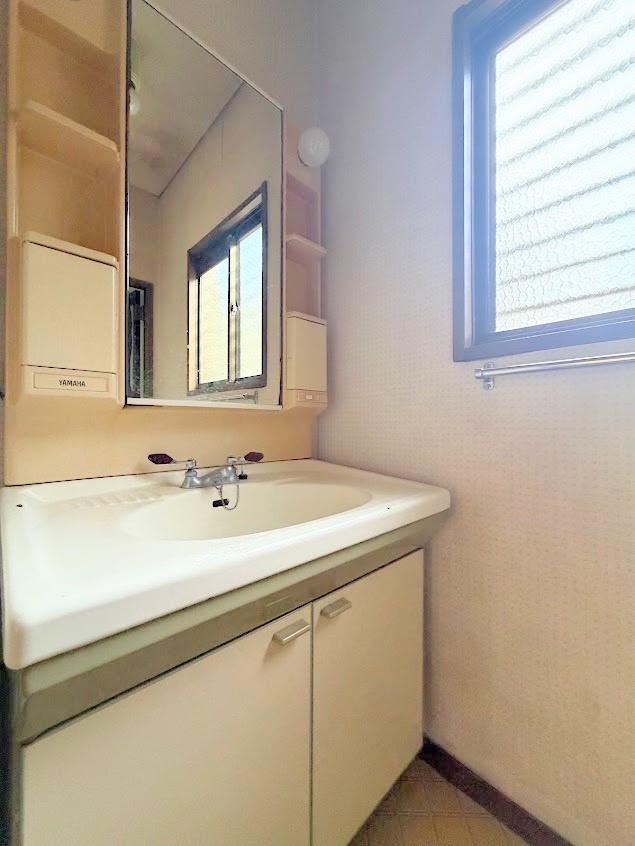 ◆毎日使う場所だから、機能的で使いやすさに配慮したパウダールーム。すっきりと使えるように収納も豊富にご用意しています。　