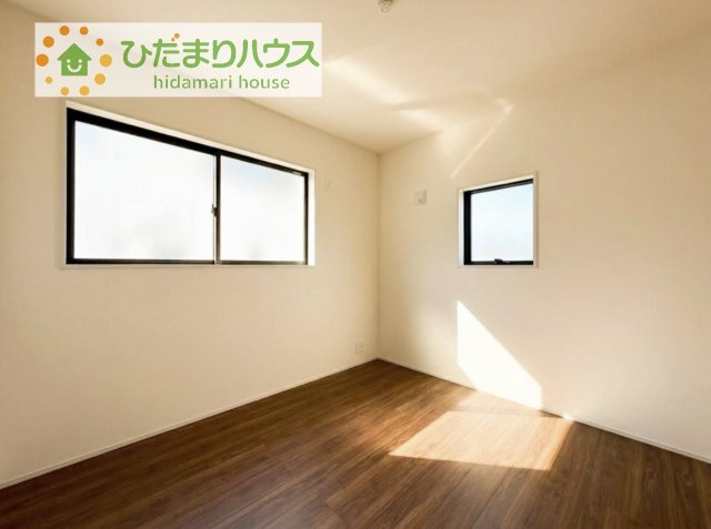 机にベットを置けば子供部屋の完成です！