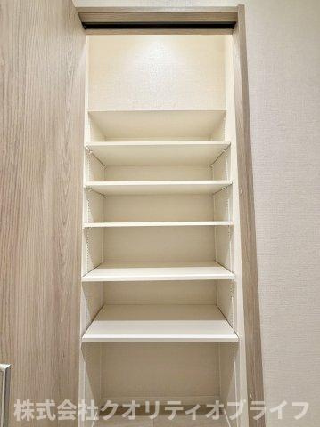 丁寧に使用されてきた、落ち着きのある現況の洋室。