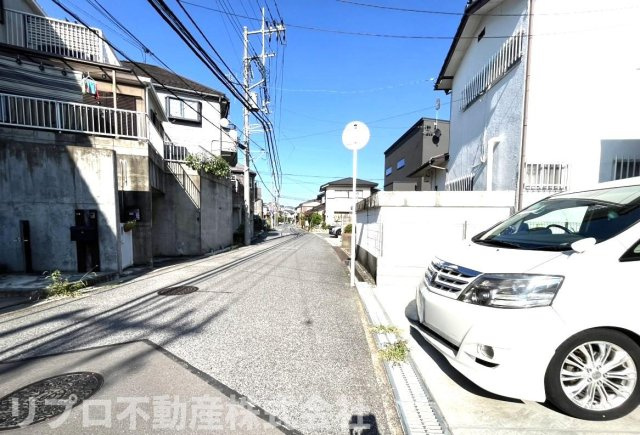 前面は北西側公道6.2ｍでお出かけも駐車も楽です♪