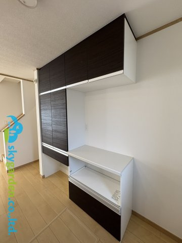キッチン背面のカップボード