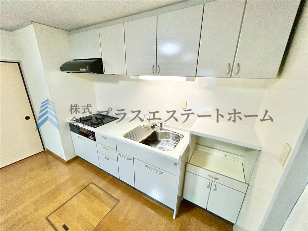 白基調の清潔感もあるキッチン♪浄水器付きです♪
