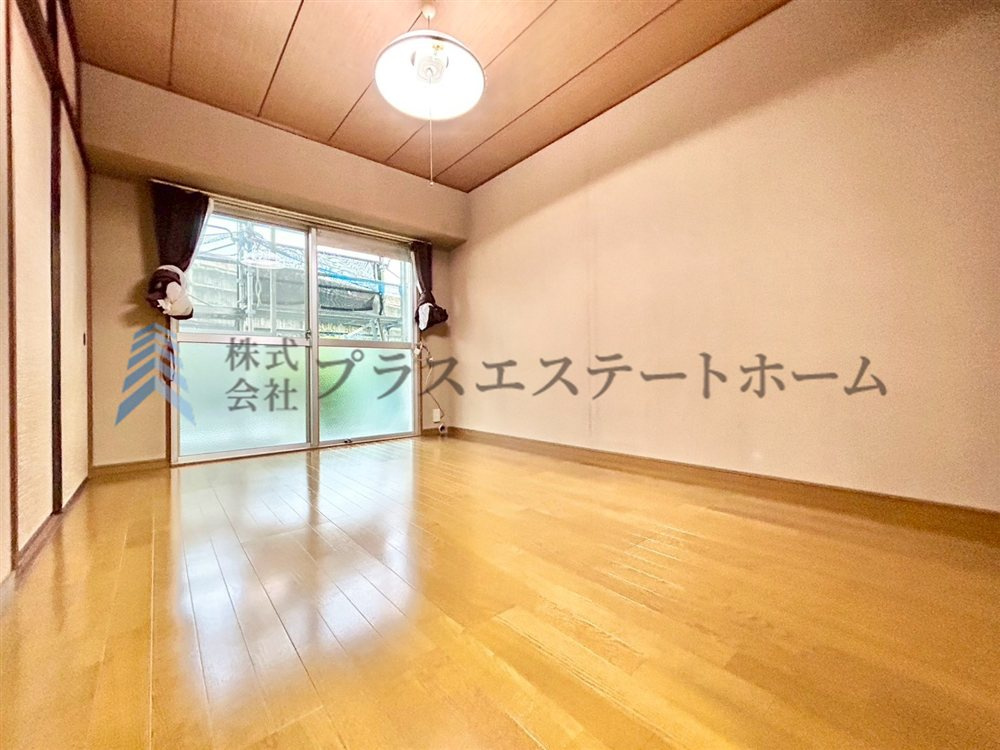 専用庭に面した洋室♪南向きで採光良好です♪
