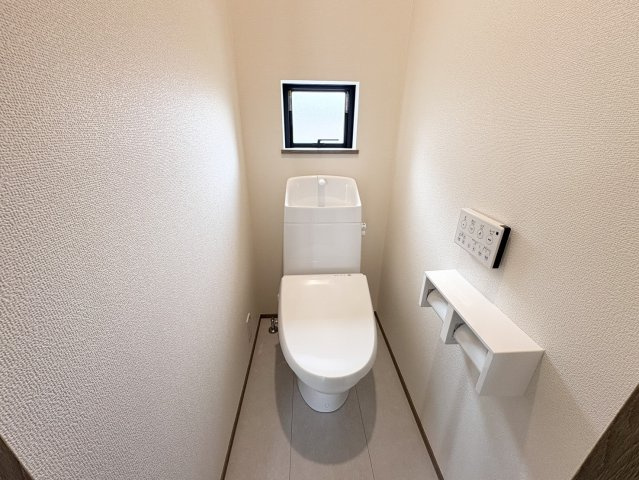 清潔感とうれしい機能性を兼ね備えた、使いやすいシャワートイレ