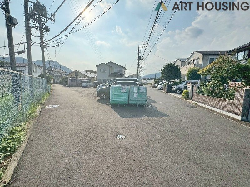 前面道路含む現地写真です