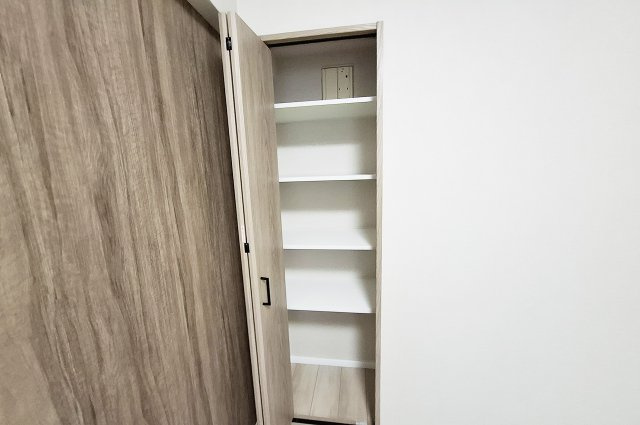 洋室2物入：新調済み。