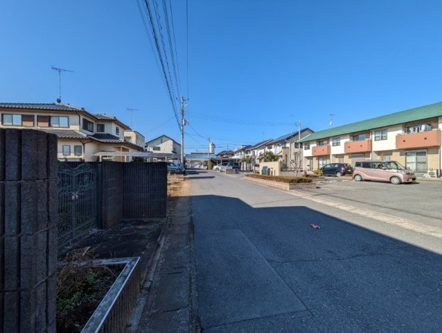 駐車や切り返しも楽々6ｍ道路です♪周辺環境は大切な要素ですので、道幅や駐車など、現地でしっかりとご説明させていただきます。