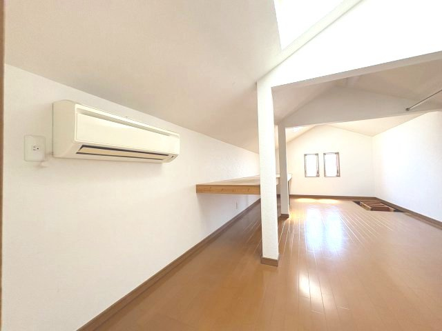 屋根裏部屋、エアコン付き　