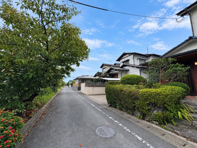 閑静な街並みに馴染む落ち着いた住まい
