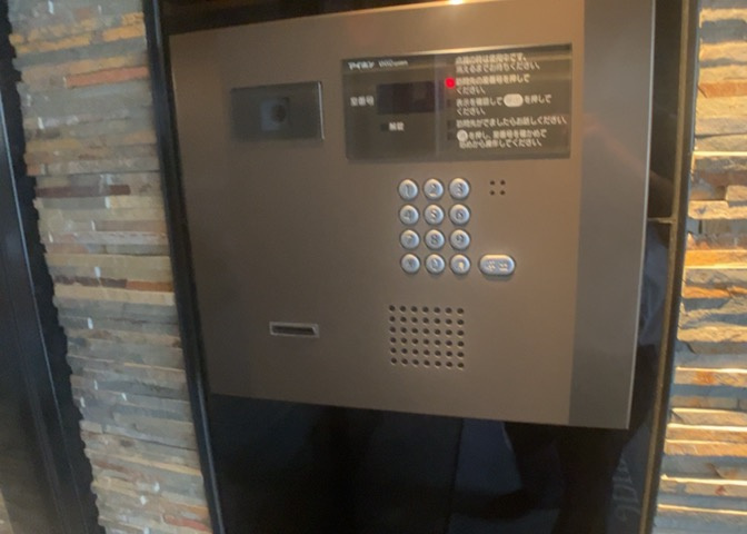 当然のことではありますが、オートロックやセンサーライト、ホームセキュリティーなどの防犯設備があれば、小さいお子様がいるご家庭も安心ですよね！まず物件購入の際は、防犯設備もチェックするようにしましょう。