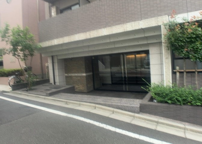 隣家の土地はどうなっているのか、生活利便施設が近くにあるのか、学校まで近いかなど、お客様のライフスタイルにあわせたイメージが重要です。また、近くにあると困る施設が近くにないかも確認するといいでしょう。