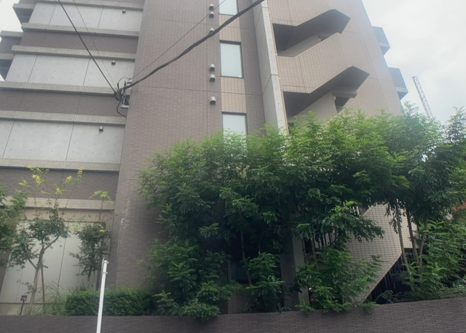 ＲＣ造、Reinforced　Concreteは直訳すると補強されたコンクリートです。主に柱や梁・床・壁が鉄筋とコンクリートで構成おり、鉄筋を組んだ型枠にコンクリートを流し込んで固めたものを指します。