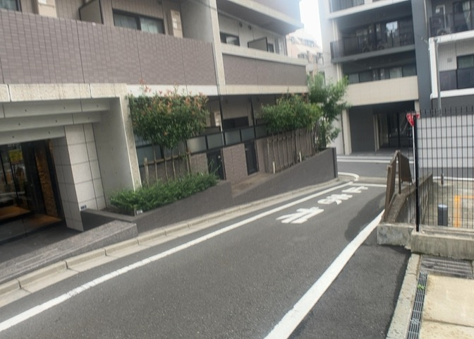 外観はマンション管理がされているかの目安になります。築年数が古いと、壁面は劣化してひび割れが生じることも！建物が古びていても細かいところが修繕されていると、きちんと管理されているなぁと感じるでしょう。