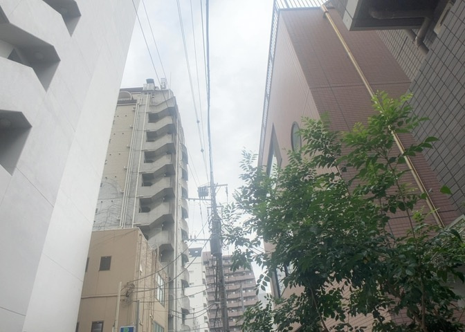 眺望の良さを楽しめるダイニングキッチンで家族団らんの時間を過ごしてはいかがでしょうか。バルコニーから見える景色を家族で眺める時間は、時間が経つのを忘れてしまいそうですね。是非、現地を見に行きましょう！