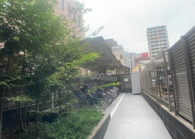 マンションの駐輪場は、事前に空きがあるか確認を取ると安心です。せっかく入居したのに駐輪スペースがない！なんてことになったら大変ですよね。そこで、内見時や購入前にはまず事前に確認しておくと良いでしょう。