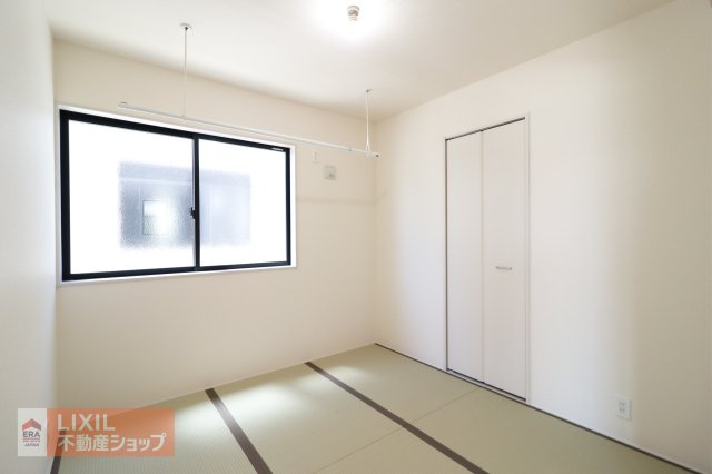 【和室】現地完成写真。ゆったりくつろぎスペース。お子様の遊び場としても重宝しますね♪