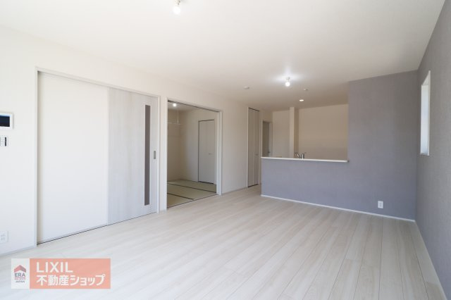 【ダイニング】現地完成写真。家族でくつろげるダイニングです。