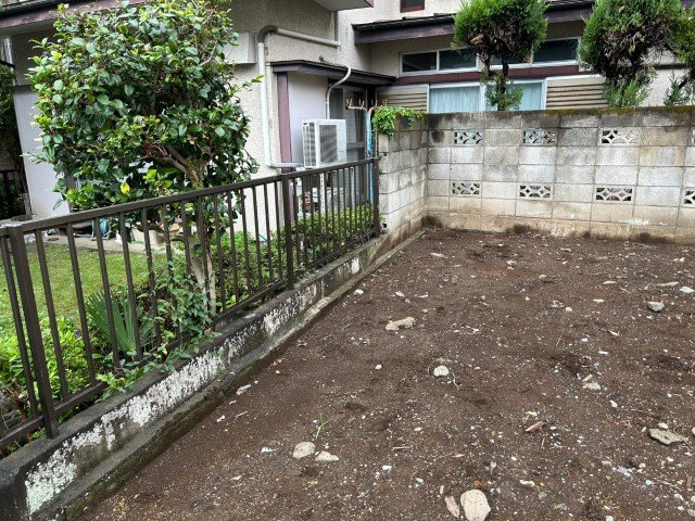 過去にその土地が工場やガソリンスタンドだった場合、土壌汚染の可能性があります。過去の用途は、不動産会社のほか、各市町村の役場でも確認が可能です。売土地の地歴が気になる場合は当社までお問い合わせ下さい。