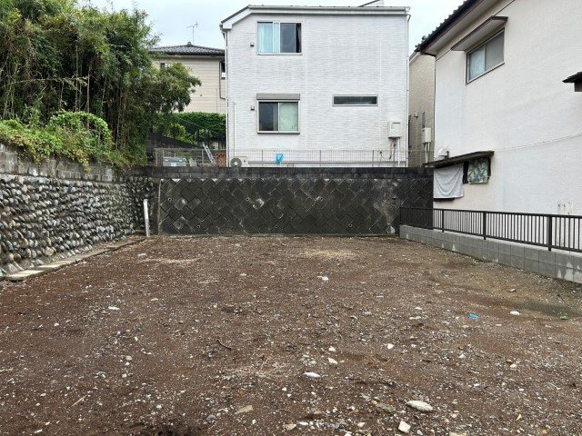 家を建てる前提で土地を探している場合、地盤の丈夫さは譲れない条件の一つです。地盤が脆弱だと追加工事が必要となります。また、過去に地盤沈下や液状化現象を起こした土地は、できるだけ避けた方がいいでしょう。