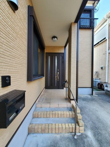毎日通る玄関はこちらです