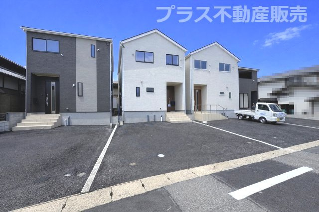 現地写真。プラス不動産販売なら、現場の全ての棟をまとめてご見学頂けます。