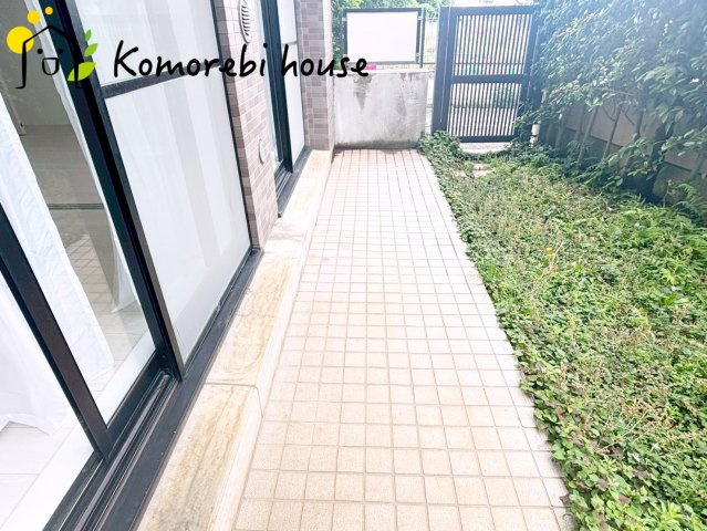 外からの目が気にならないバルコニーで洗濯物が干せます