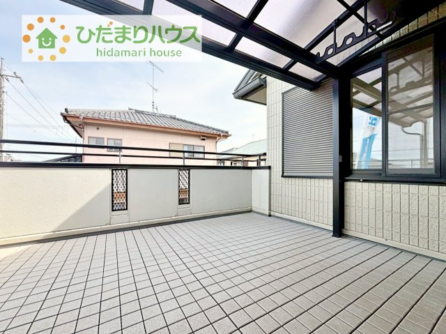 広々としたバルコニー。お洗濯物もぜーんぶ干せちゃいます！！