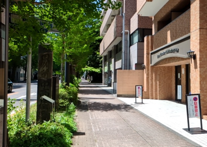 隣家の土地はどうなっているのか、生活利便施設が近くにあるのか、学校まで近いかなど、お客様のライフスタイルにあわせたイメージが重要です。また、近くにあると困る施設が近くにないかも確認するといいでしょう。