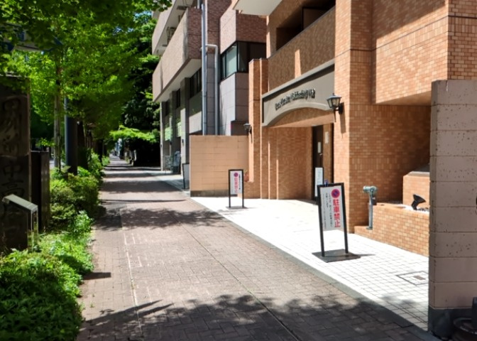 外観はマンション管理がされているかの目安になります。築年数が古いと、壁面は劣化してひび割れが生じることも！建物が古びていても細かいところが修繕されていると、きちんと管理されているなぁと感じるでしょう。
