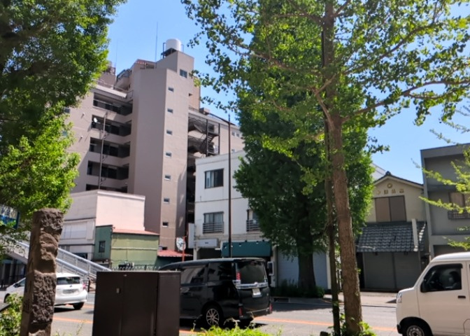 眺望の良さを楽しめるダイニングキッチンで家族団らんの時間を過ごしてはいかがでしょうか。バルコニーから見える景色を家族で眺める時間は、時間が経つのを忘れてしまいそうですね。是非、現地を見に行きましょう！