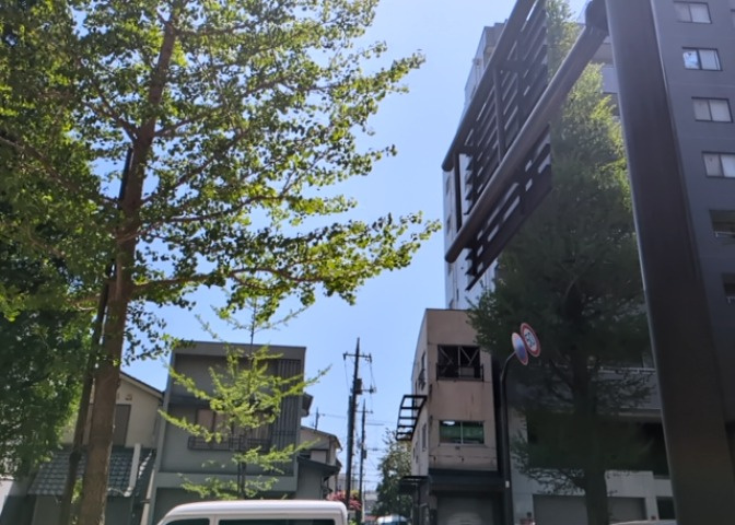 景色重視でお家選ぶをするとスーパーが遠い！学校が遠い！など生活をするうえで利便性で困ることもあります。まず一度現地を見学する際に、周辺の施設などがあるかを確認し、暮らし始めた後のことを想像しましょう。