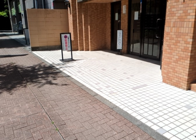 マンションの駐輪場は、事前に空きがあるか確認を取ると安心です。せっかく入居したのに駐輪スペースがない！なんてことになったら大変ですよね。そこで、内見時や購入前にはまず事前に確認しておくと良いでしょう。