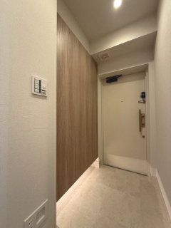 大理石貼りの玄関部分