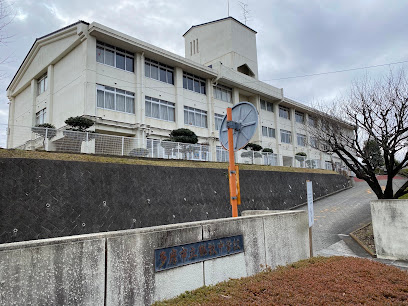 市立鶴牧中学校まで徒歩11分