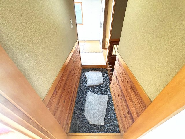 こだわりが詰まった2階和室へと続く石廊下です！