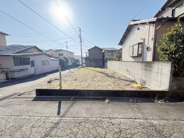 陽当たり・通風に優れた開放的な土地です。