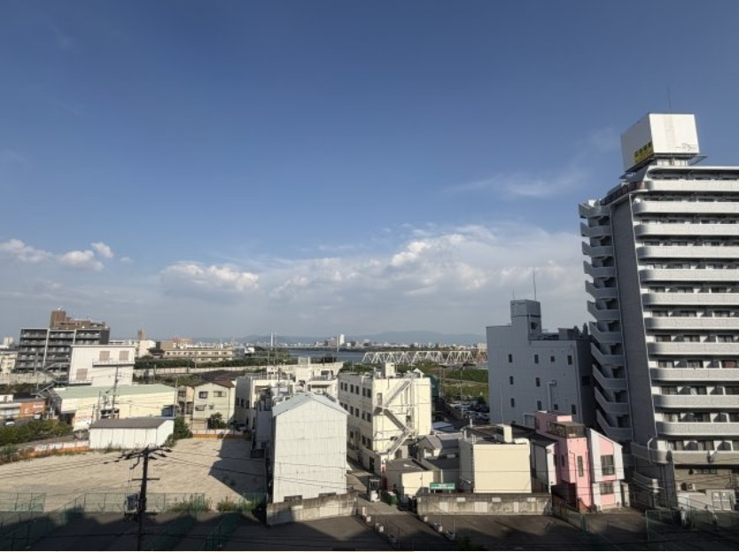 南東向きなので、陽当りも良く気分も爽快！2部屋続きのバルコニーで洗濯物もたっぷり干せます。