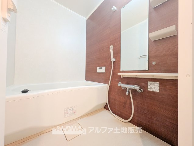 【Comfort　Bath】　◆追焚＆浴室乾燥機◆入浴時間が異なるご家庭にも便利な追焚機能付き。浴室乾燥機は雨の日の洗濯にも活躍します。