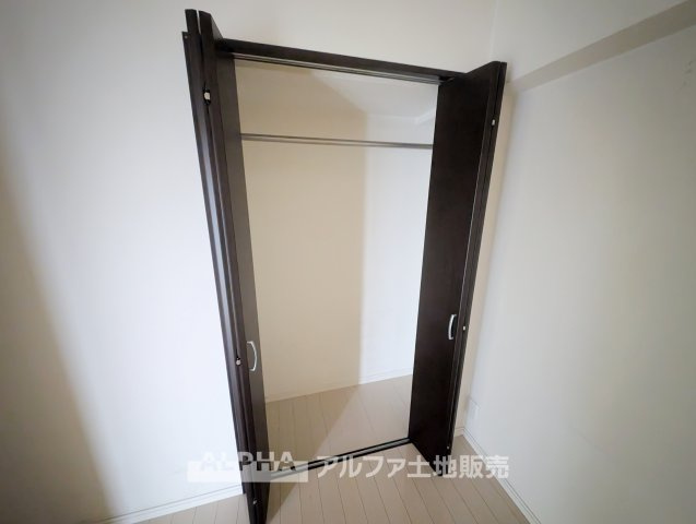 【Smart　Storage】　◆全居室収納◆クローゼットや押入など各居室に収納を確保。衣類や生活用品を整理しやすい間取りです。