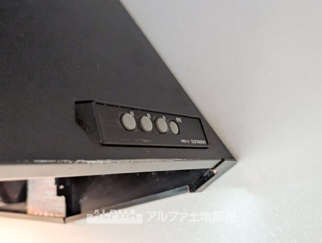 【Range　Hood】　◆レンジフード◆調理中の煙やにおいを効率よく換気し、キッチンまわりの空気を快適に保つのに役立ちます。