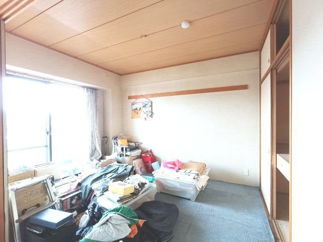 【和室約6.0帖】　採光の良い和室はのんびりと寛げる空間。