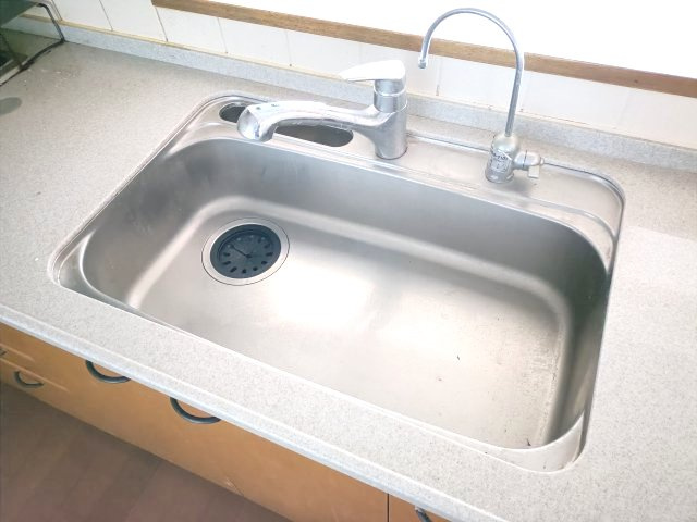【シンク】　食器洗いもはかどる広々としたシンク。