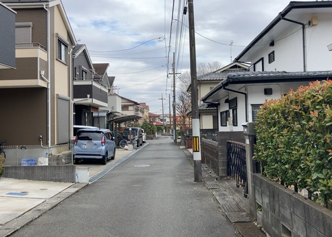 桜や紅葉の名所に出かける人は多いと思いますが、家にいながら季節の移ろいを感じる生活を送りませんか？リビングや窓から見える景色が生活を彩るワンポイントに！現地から見える景色を堪能してみては如何でしょう。