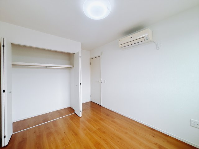 ■2階洋室｜2階各居室には収納をご用意しています♪常にお部屋を綺麗に保てます！小さなお子様も自然とお片付けができるようになるのでうれしいですよね！